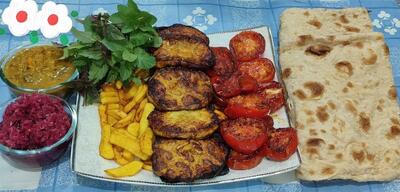 از شما/بادمجون گوجه،سیب زمینی سرخ شده ونان تازه پخت وترشی خونگی 😋