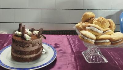 هنرنمایی بانوان سرخه‌ای با پخت کیک‌های غدیری