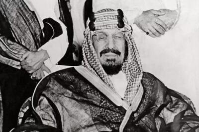اولین پادشاه عربستان در حال خوردن دو شتر کامل (+عکس)