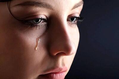 چرا گاهی بدون دلیل گریه می‌کنیم؟