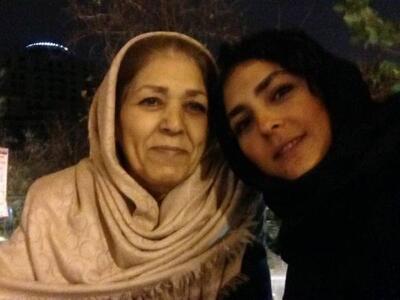 عکس/ هدی زین‌العابدین در کنار مادر مرحومش | اقتصاد24