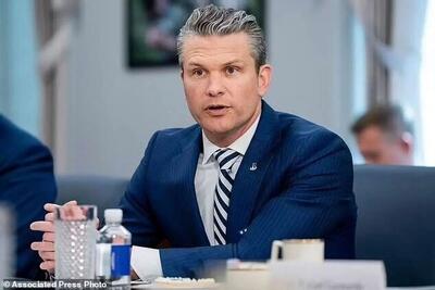 وزیر دفاع آمریکا: گفت‌و‌گو‌ها با ایران همچنان ادامه دارد؛ ترامپ متعهد به روند صلح‌آمیز با آن‌ها است/ نسبت به فراهم کردن شرایط مناسب برای صلح و مذاکره، به طوری که تهران نتواند سلاح هسته‌ای تولید کند، متعهد هستیم/ نتانیاهو، اسرائیل را در اولویت قرار خواهد داد و ما نیز کشور خود را در تقدم می‌دانیم
