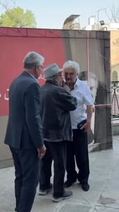 ببینید؛ ادای احترام اکبر عبدی به استاد محمد متوسلانی
