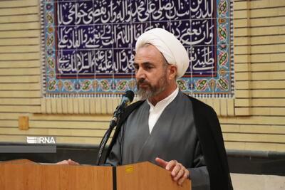 امام جمعه: پیشرفت ایلام بدون اتصال به شبکه ریلی و راه‌ میسّر نیست