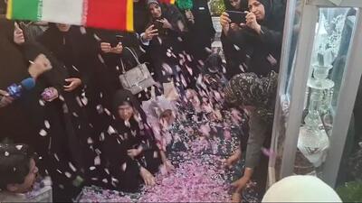 مزار سردار دل ها پوشیده از گل محمدی شد