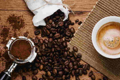 نوشیدن منظم قهوه کافئین‌دار بهتر است یا بدون کافئین؟