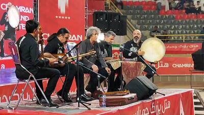 آوای موسیقی سنتی در سالن برگزاری جام تختی در شیراز - پارس فوتبال