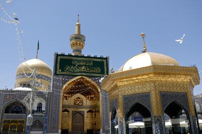 ویدئو| نصب کتیبه ویژه ولادت آقا امام علی النقی الهادی (ع) در حرم مطهر رضوی