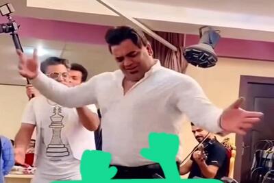 آواز شاد؛ مرد با این رقصش اگه ذرت بود میرفت تو قابلمه پفیلا میشد روده هاش رفت تو هم