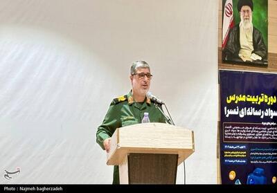 جنگ امروز جنگ رسانه‌ای است؛ دشمن احساس فقر را القا می‌کند - تسنیم