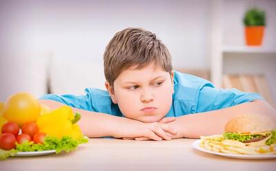 چگونه خطر چاقی دوران کودکی را پیش‌بینی کنیم؟