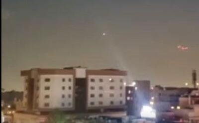 صدای شدید پدافند در غرب و شرق تهران/ محلات تهران که درگیری  میان پدافند ایران و متجاوزان اسرائیلی محسوس است/ ویدئو