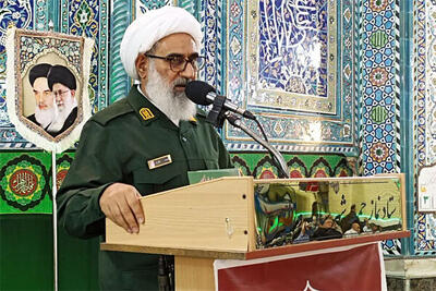 امام جمعه ورامین در خطبه های نماز جمعه این شهر لباس رزم پوشید