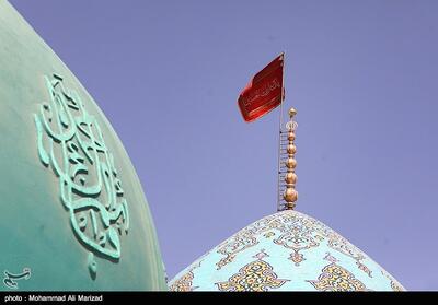 اهتزار پرچم یا لثارات الحسین (ع) بر فراز گنبد مسجد جمکران- عکس خبری تسنیم | Tasnim
