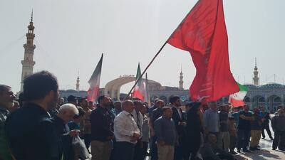 تجمع مردم انقلابی قم در مسجد جمکران برای اهتزاز پرچم خونخواهی +فیلم