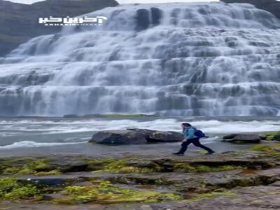یک آبشار خروشان و شگفت انگیز در ایسلند