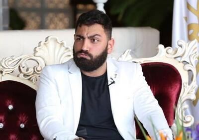 نگاه روز | سامان گوران مجری جنجالی در کنار مادر و خواهرش