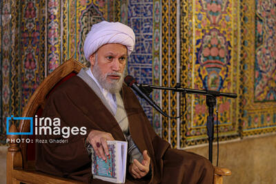 امام جمعه شیراز : کاری که سر صدام آوردیم، سر دولت غاصب هم خواهیم آورد
