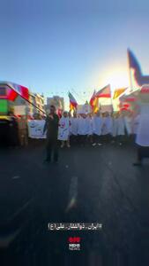 حاضران در راهپیمایی کیلومتری غدیر در تهران کفن‌پوش به خیابان آمدند