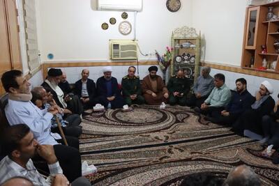 مسئولان دشتی با خانواده شهید ایمان قایدی دیدار کردند