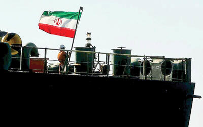 بازرگانان در کنار دولت
