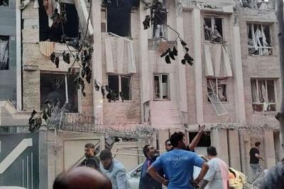 آخرین جزئیات از وضعیت محله صابونچی تهران پس از حمله اسرائیل: یک واحد مسکونی ۵ طبقه مورد اصابت قرار گرفته و متحمل خسارات زیادی شده/ احتمال تعداد زیاد شهدا بر اثر این حادثه داده می‌شود؛ فعلا ۵ شهید و مجروح از آوار تفحص شده‌اند