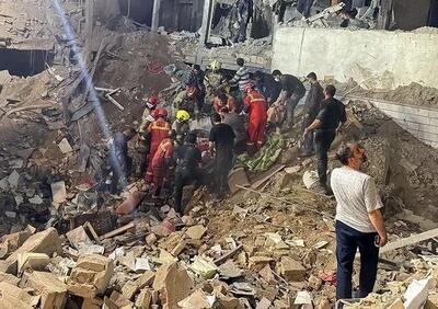 تسنیم: آواربرداری در محله نارمک تهران ادامه دارد؛ تا این لحظه پیکر چند شهید از زیر آوار بیرون کشیده شده