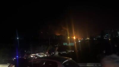 اولین تصاویر از آتش‌سوزی در یکی از مخازن فرآورده‌های نفتی در انبار نفت غرب تهران در پی حمله اسرائیل