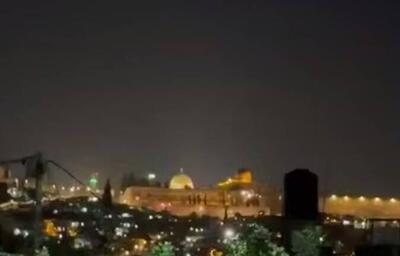 فیلم/ شادی فلسطینی‌ها هنگام عبور موفق موشک‌ها در آسمان قدس