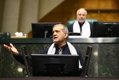 عکس/ حضور پزشکیان در صحن علنی مجلس با شعارهای مرگ بر اسرائیل