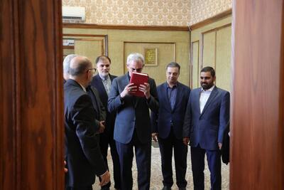 حضور مدنی‌زاده در وزارت اقتصاد پس از کسب رای اعتماد
