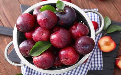 آیا مصرف آلو برای یبوست مفید است؟