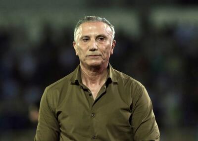 استقبال سرمربی سابق پرسپولیس: خارجی‌ها بروند!