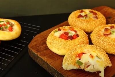 طرز تهیه سیمیت پیتزا نرم و خوشمزه / دستور پخت مینی پیتزا خانگی