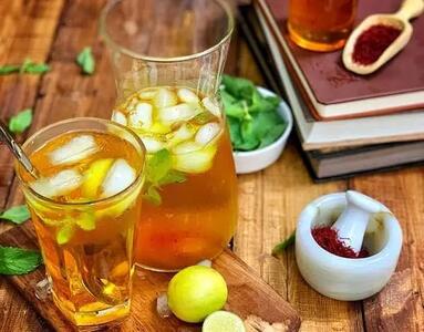 طرز تهیه شربت سکنجبین زعفرانی؛ شربت خنک و خوشمزه برای روزهای گرم!