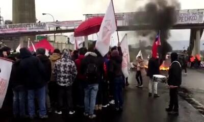 اعتراض کارگران شیلی و مسدود کردن جاده‌ها با تعطیلی کارخانه مس
