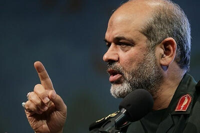 سردار وحیدی: کاهش ذخایر موشکی برای ما شوخی محسوب می‌شود