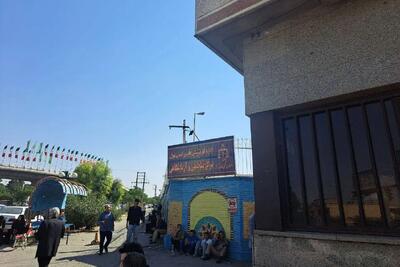 جسد عزیزانمان کجاست؟ گزارش میدانی از تجمع خانواده‌های شهدا مقابل ساختمان پزشکی قانونی کهریزک + عکس