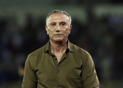 استقبال سرمربی سابق پرسپولیس: خارجی‌ها بروند!