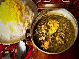 طرز تهیه ساده خورش سیر قلیه گیلکی با مرغ و برگ سیر تازه