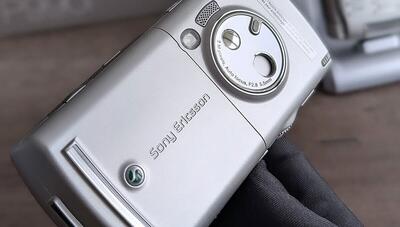 سونی اریکسون P990i: میراثی از دوران طلایی موبایل (عکس)