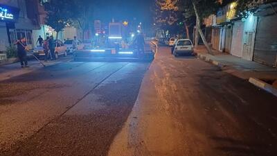 عملیات شبانه تراش و روکش آسفالت در خیابان حیدری با پیشرفت خوبی ادامه دارد