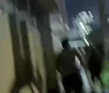 تصویری از فرار شهرک‌نشینان صهیونیست به پناهگاه در تل آویو پس از حمله موشکی ایران