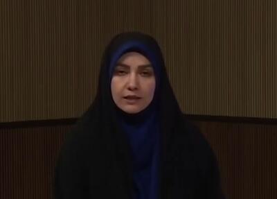 بغض مجری صدا و سیما: از همین جا به خانواده‌ام سلام می‌کنم و می‌گویم که سالم هستم!