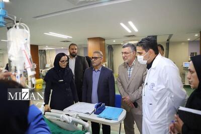 عیادت وزیر بهداشت از مجروحان تجاوز رژیم صهیونیستی بستری در بیمارستان