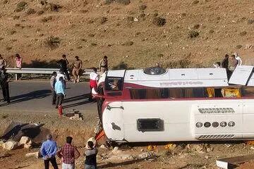 واژگونی اتوبوس اصفهان-مشهد