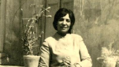 سفر به تاریخ؛ «تاج‌ایران، نتیجۀ ناصرالدین شاه» با لباس عروس در کنار شوهرش؛ سال 1314