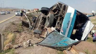 27 مصدوم بر اثر واژگونی اتوبوس در جاده دامغان
