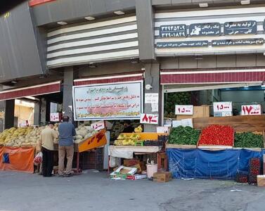 عکس: اقدام جالب یک میوه‌فروش برای ابراز همدلی
