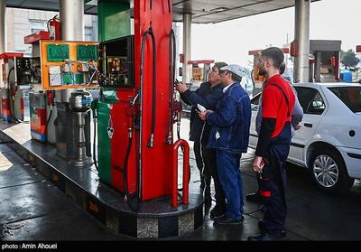 رفتار عجیب برخی شهروندان تهرانی در پمپ بنزین‌ها - تسنیم